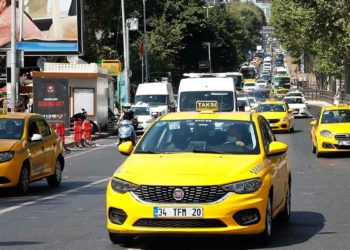 Taksiciler ve yolcular arasında ücretli yol tartışması
