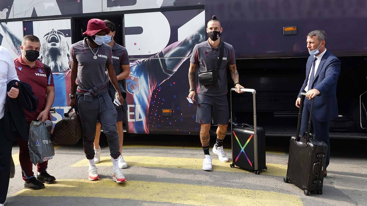 Trabzonspor Roma maçı için İtalya'ya gitti