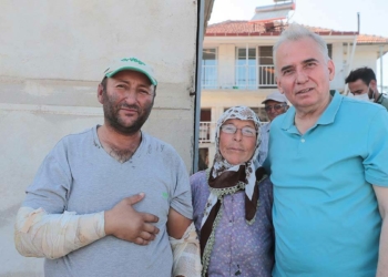Traktörü yanan çiftçiye yeni traktör