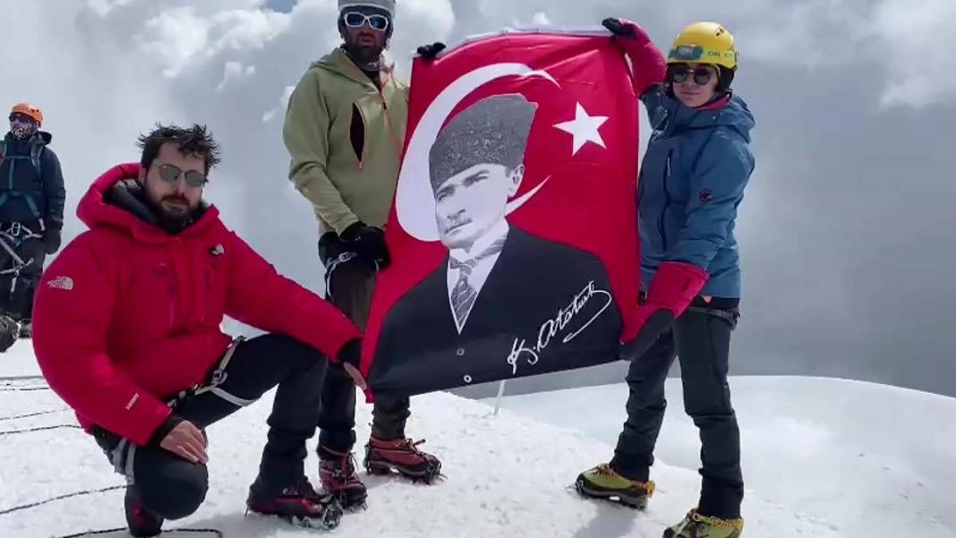 Türk dağcılardan Gürcistan'da Zafer Tırmanışı