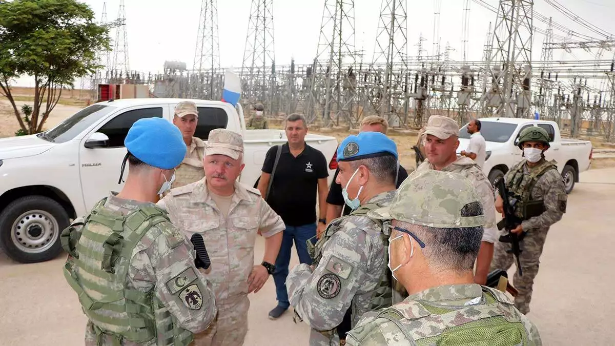 Türk ve rus askerlerinden resulayn'da inceleme