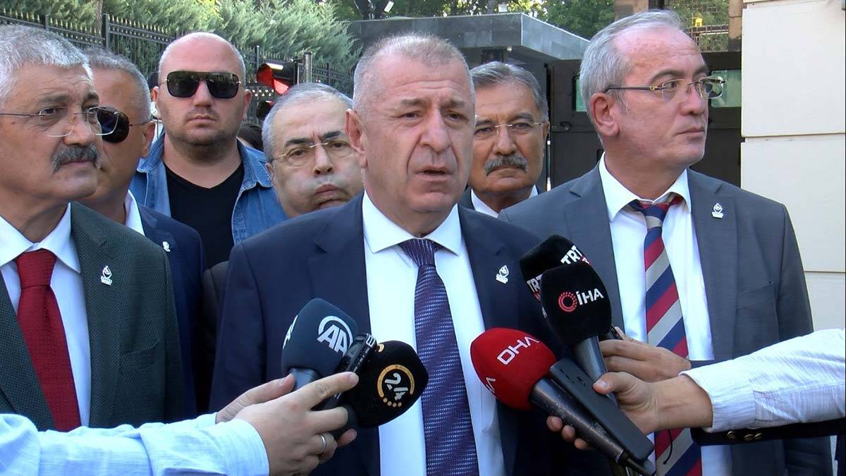 Ümit Özdağ Zafer Partisi'nin kuruluş belgesini aldı