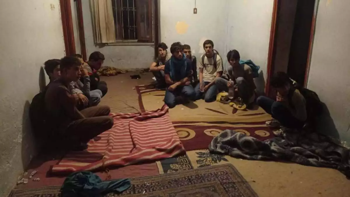 Van'da evde 43 kaçak göçmen yakalandı