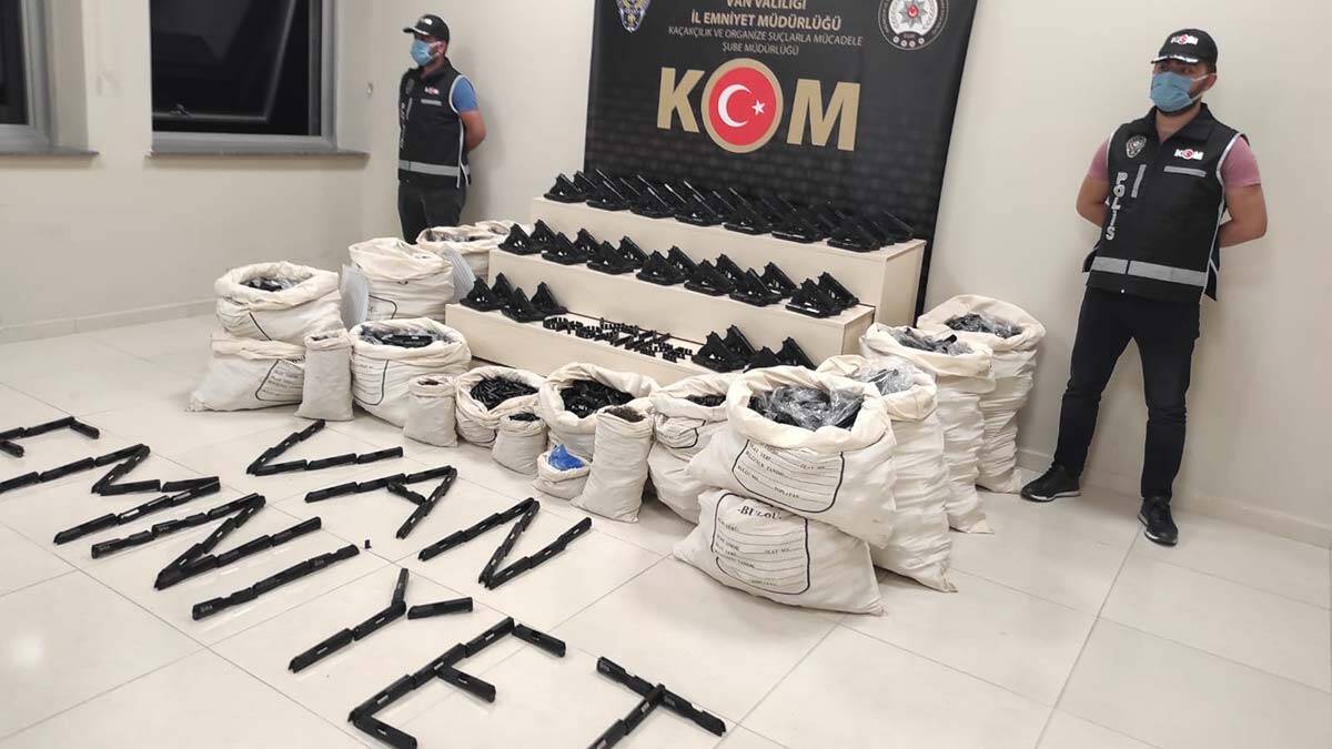 Van'da operasyonda 1300 tabanca ele geçirildi