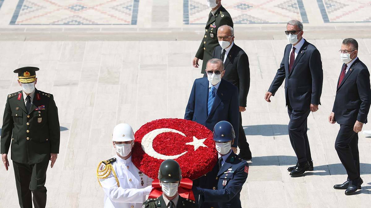 YAŞ Toplantısı öncesi Anıtkabir ziyareti