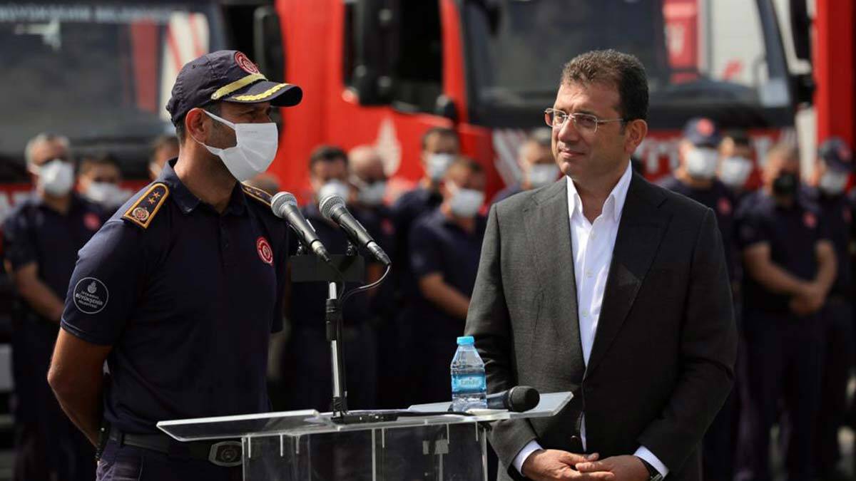 Yangına müdahale eden İstanbul İtfaiyesi için tören