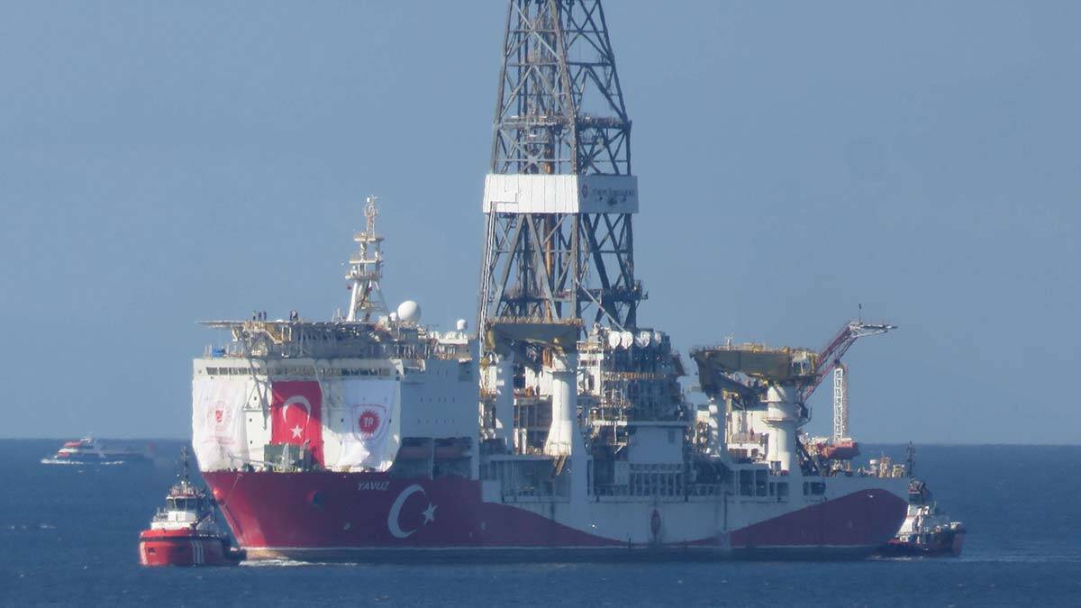 Yavuz sondaj gemisi Haydarpaşa Limanı'na demirledi