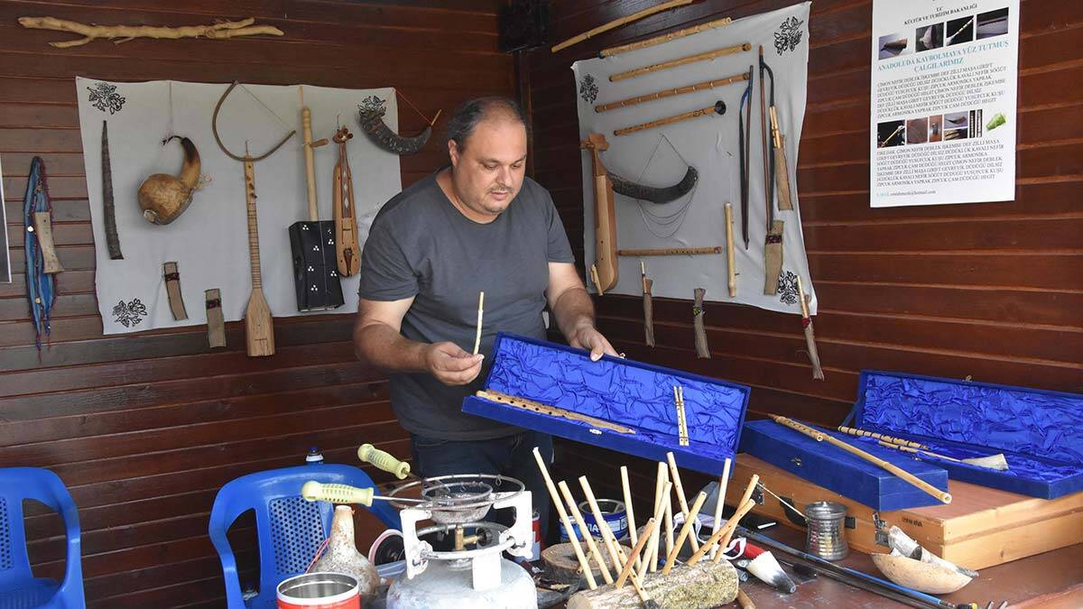 Anadolu'nun unutulan çalgılarını tanıttı