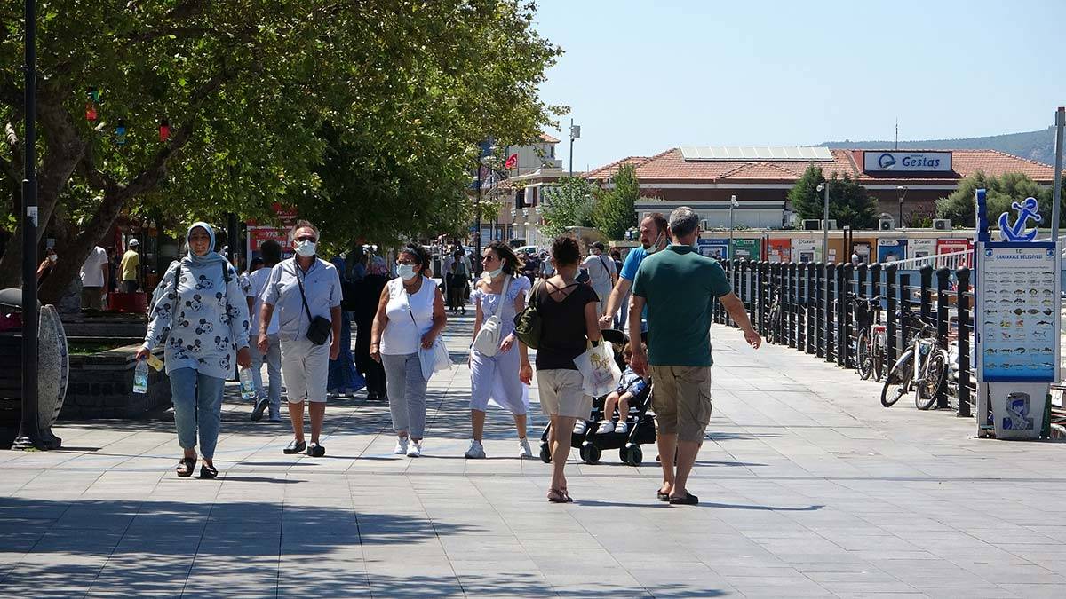 Aşı karşıtları saldırganlaşıyor