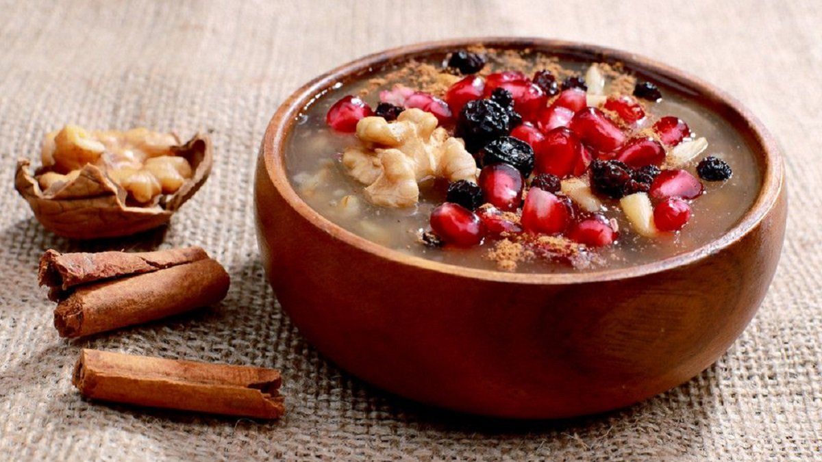 Çankaya Belediyesi, üniversite tercihi yapan 577 genç adaya destek verdi. Doğan Taşdelen Çağdaş Sanatlar Merkezi'nde kurulan destek merkezine yoğun ilgi gösteren üniversite adayları, Karacan Akademi iş birliğiyle 3 hafta boyunca yürütülen hizmet ile istedikleri üniversite ve bölümler hakkında bilgi alarak tercihlerini sıraladılar Üniversite sınav sonuçlarının açıklanmasının ardından tercih yapacak gençlere yol gösteren, üniversiteler ve bölümleri konusunda bilgi veren Çankaya Belediyesi, 577 üniversite adayına destek hizmeti verdi. Çankaya Belediyesi Doğan Taşdelen Çağdaş Sanatlar Merkezinde kurulan danışmanlık merkezine gelen öğrencilere 3 hafta boyunca hergün ücretsiz danışmanlık hizmeti verilirken, Karacan Akademi bünyesinde uzman 5 rehber öğretmen öğrencilere doğru tercihin ipuçları konusunda yol gösterdi. "DOĞRU TERCİH İÇİN ÇANKAYA" Bir üniversite kenti olan Ankara’da gençlerin geleceklerini belirleme konusunda doğru tercih yapabilmeleri için bu yılda destek olmaya çalıştıklarını ifade eden Çankaya Belediye Başkanı Alper Taşdelen, “Her yıl olduğu gibi bu yıl da doğru tercihin adresi Çankaya dedik. Ücretsiz olarak verdiğimiz danışmanlık hizmeti ile umuyorum ki gençlerimiz istedikleri bölümlere yerleşebilirler” diye konuştu.