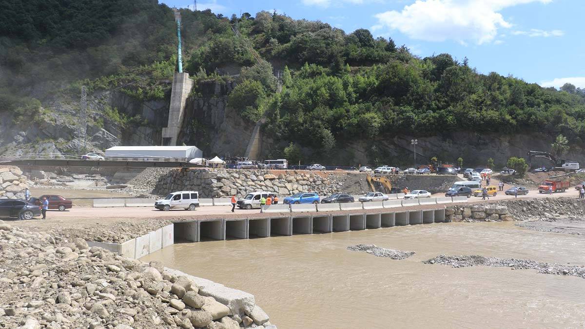 Kalıcı köprü imalatları devam ediyor