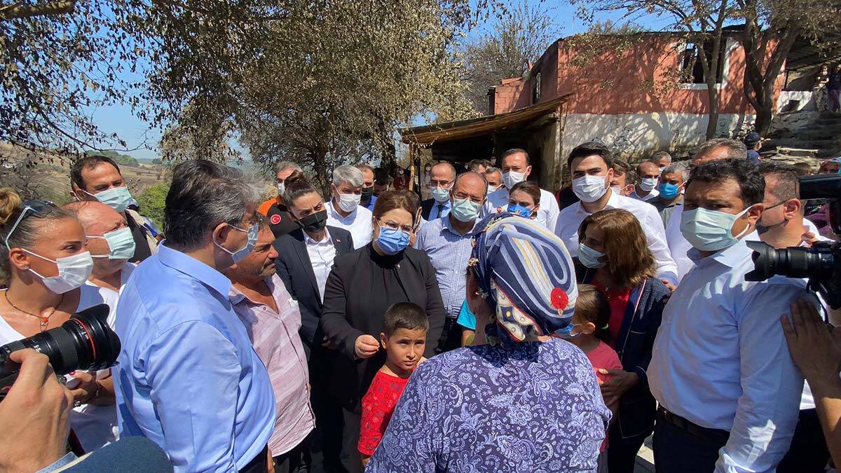 Bakan Yanık Adana ve Osmaniye'deki yangın bölgelerinde