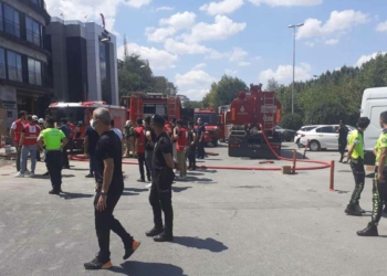 Beyoğlu'nda inşaat yangını: 5 işçi yaralandı