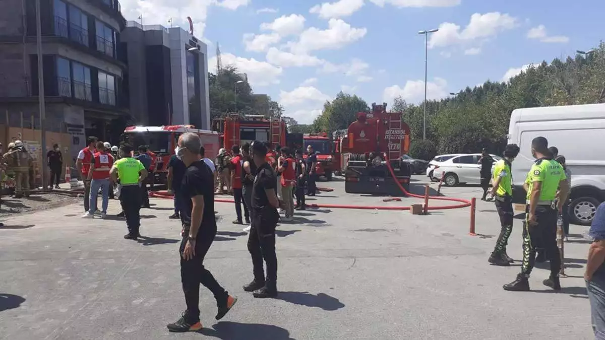 Beyoğlu'nda inşaat yangını: 5 işçi yaralandı