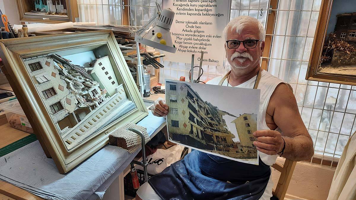 Marmara Depremi'nin rölyef tablosunu yaptı