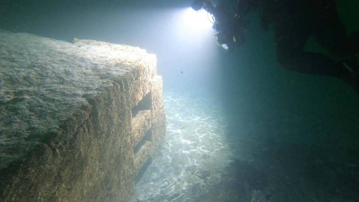 Kocaeli’nin Gölcük ilçesinde, 17 Ağustos 1999 depreminde meydana gelen hasarın izleri yıllar önce silinirken, depremin izleri deniz altında duruyor