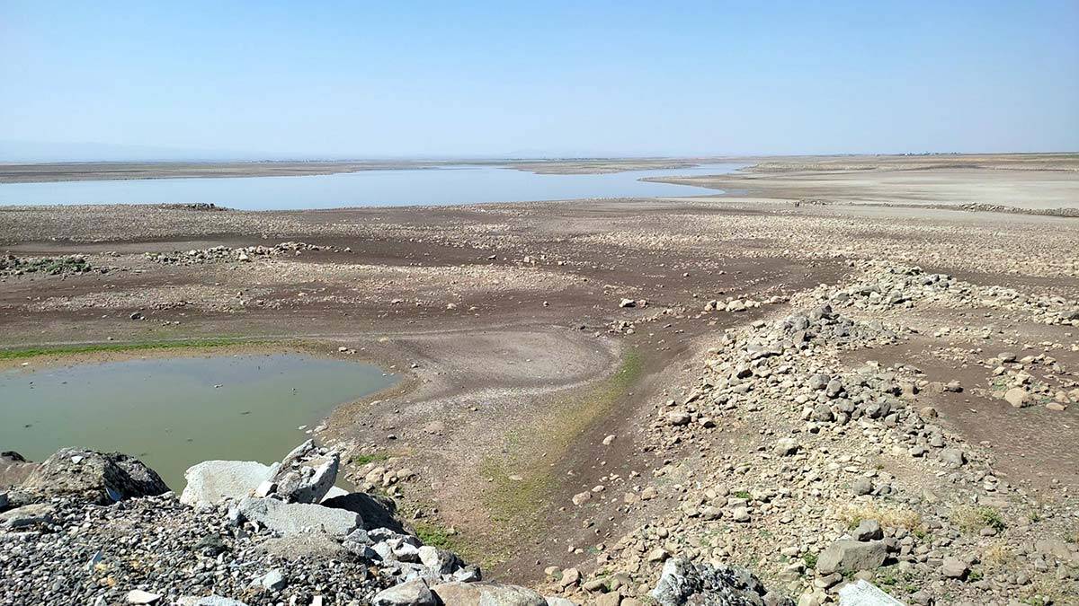 Devegeçidi Barajı'nda sular çekildi