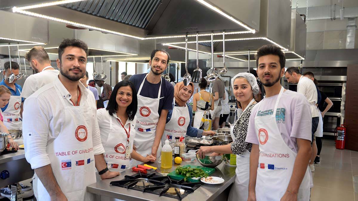 Öğrenciler 'Medeniyetler Sofrası' projesinde buluştu