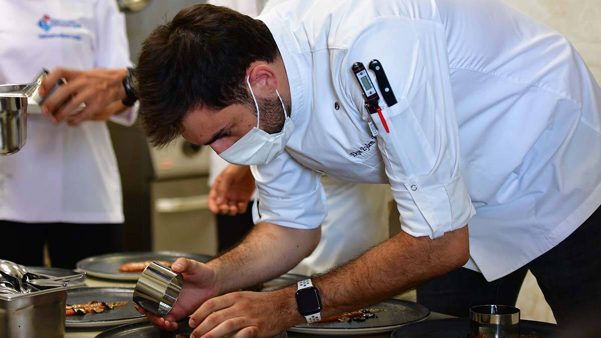 Nitelikli şefler yetiştirmek amacıyla 30 öğrenci kontenjanıyla eğitime başlayacak olan HKÜ Gastronomi ve Mutfak Sanatları bölümünün lansman programı gerçekleştirildi.