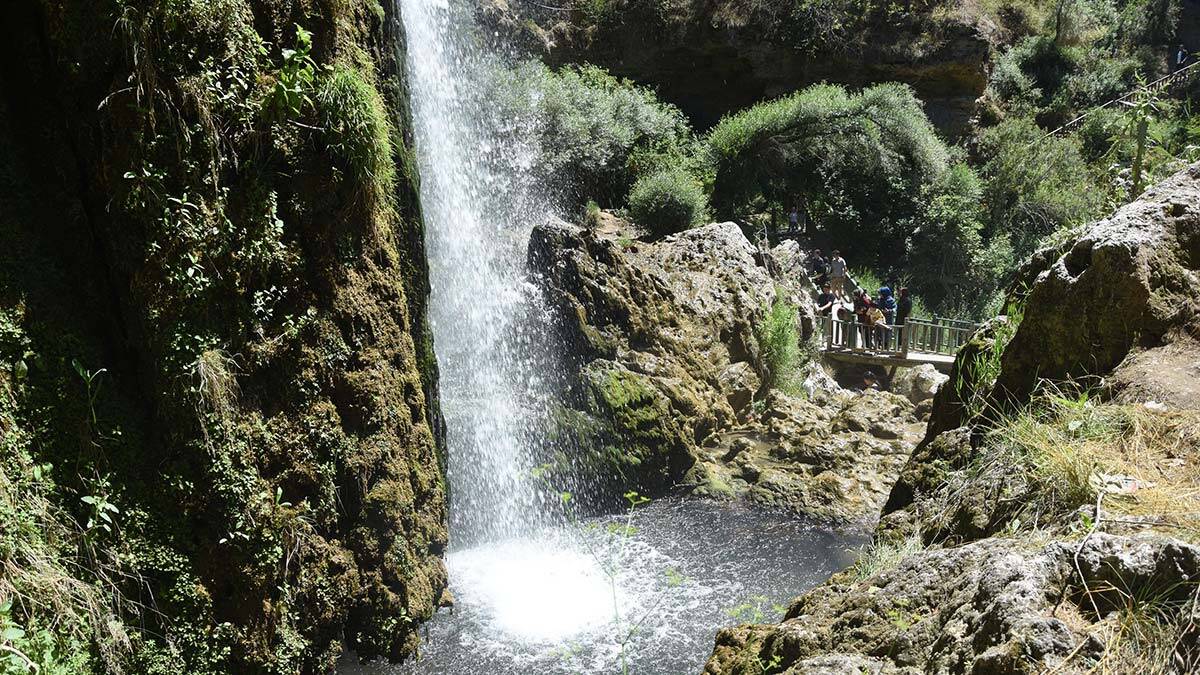 Gurbetçilerden Sızır Şelalesi'ne yoğun ilgi