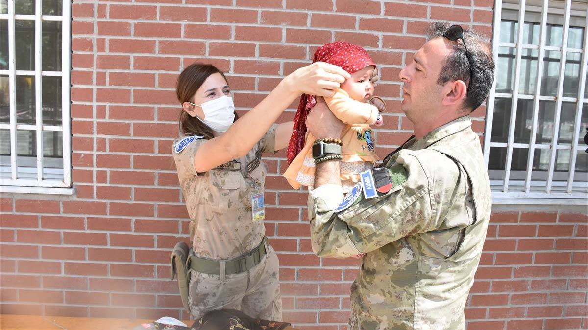 ABD Afganistan'dan kaçarken, Türk askeri şefkat elini uzatıyor