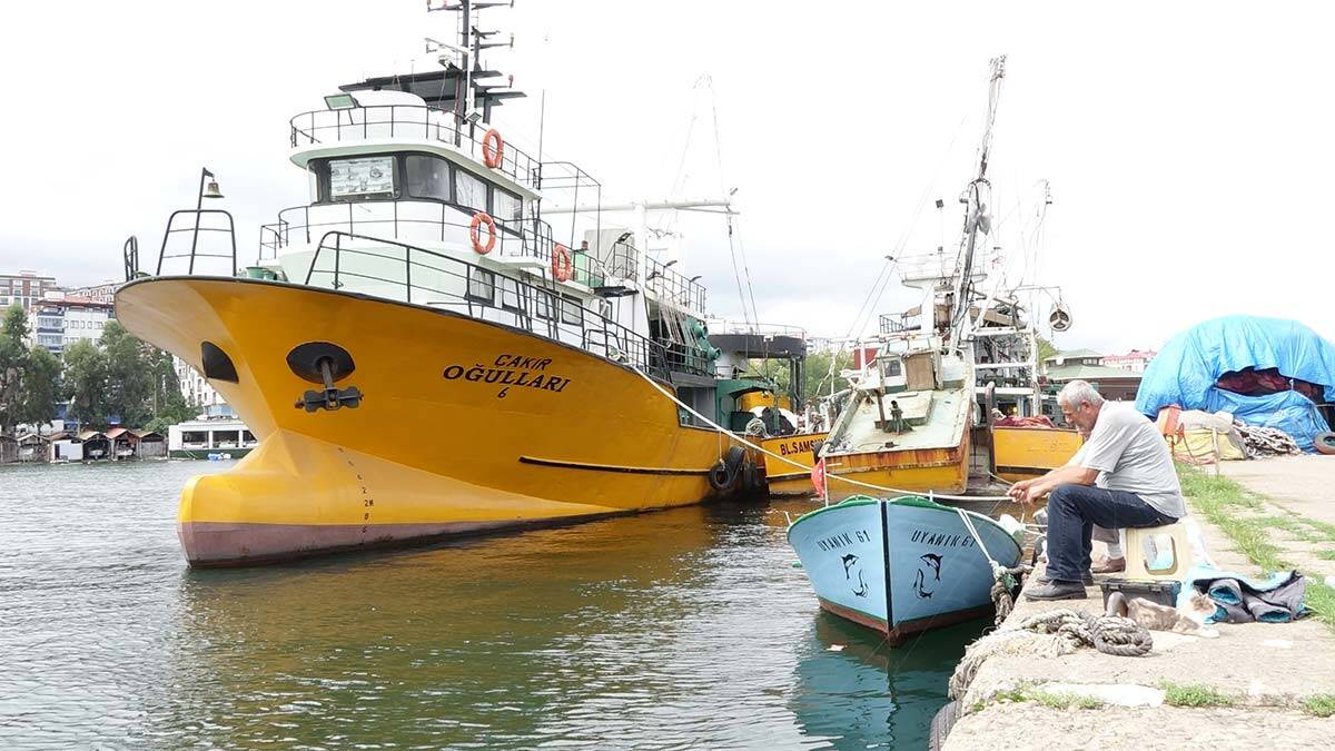 Karadeniz'de balıkçılar av sezonu hazırlığında