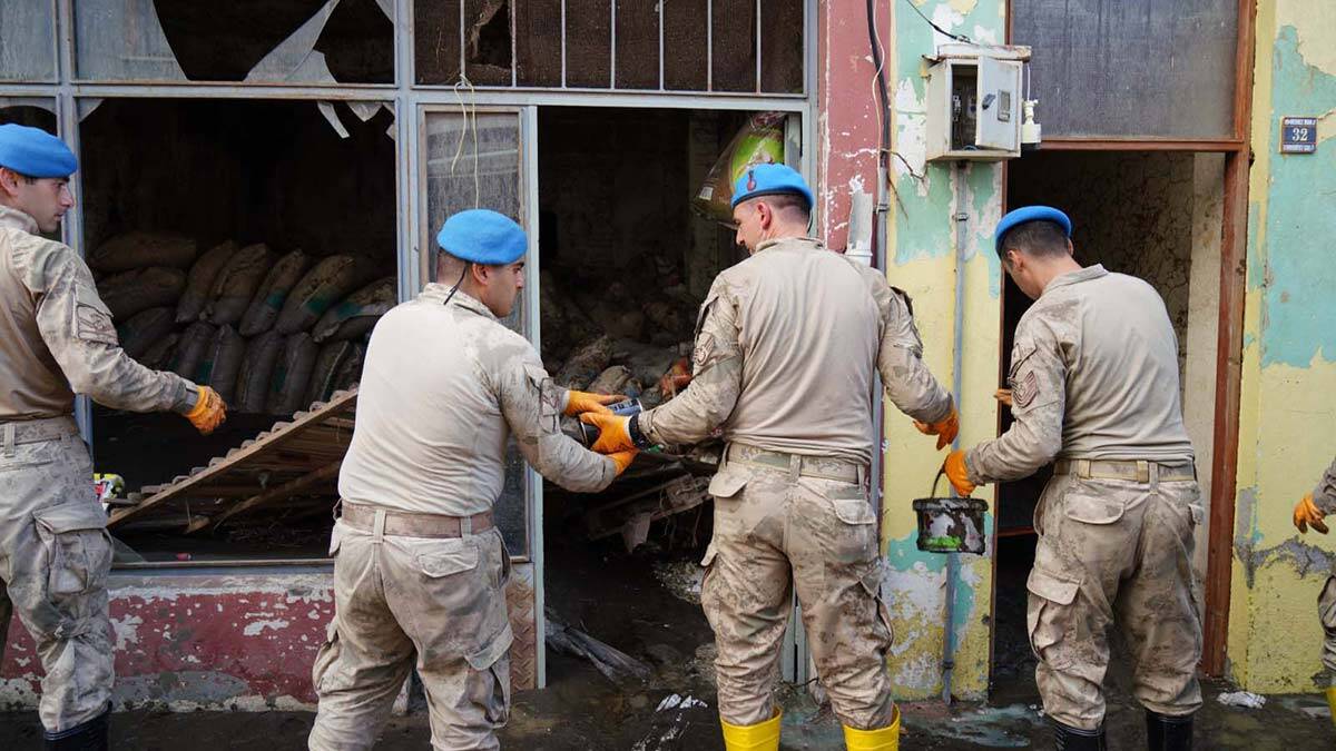Sel felaketinde can kaybı 70'e çıktı