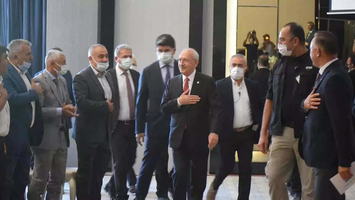 Chp genel başkanı kemal kılıçdaroğlu, "türkiye’de yeni bir siyaset anlayışını, hesap veren bir anlayışı, vatandaşını ötekileştirmeyen bir siyaset anlayışını türkiye’ye getirmek istiyoruz" dedi.