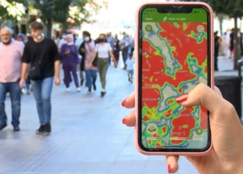 Kırmızıya dönen ilçeler yine maskesiz mesafesiz