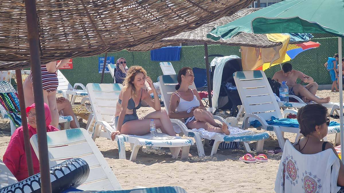 Kovanağzı Plajı'nda mavi bayrak göndere çekildi