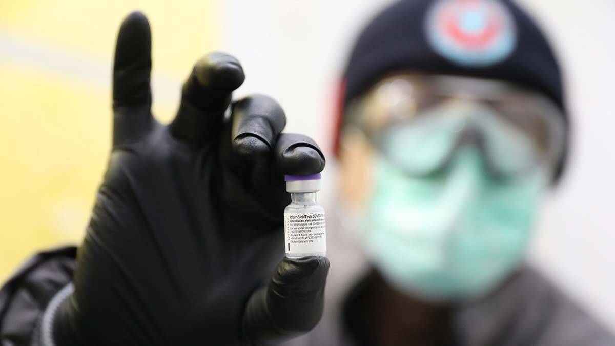 Koronavirüs aşısında yaş sınırı 12'ye indi