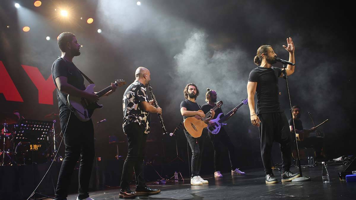 Kuruçeşme'de Koray Avcı sahne aldı