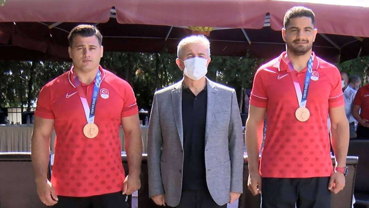 Mansur Yavaş olimpiyat sporcularıyla bir araya geldi