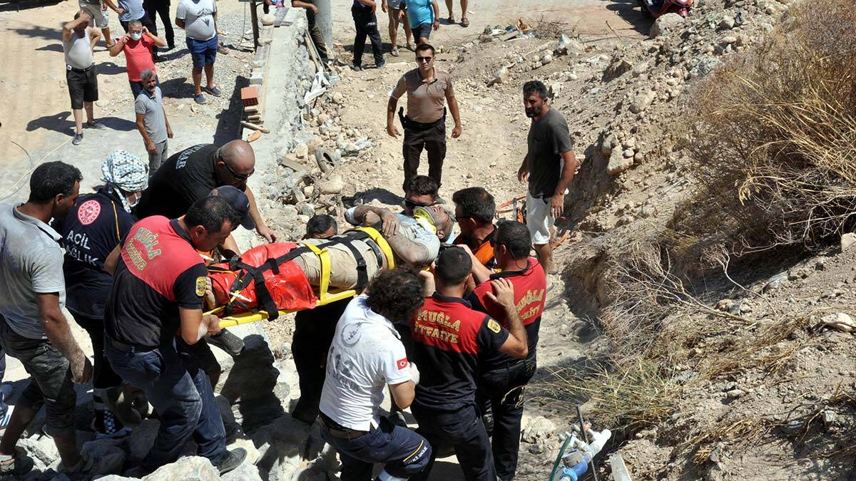 Muğla'da istinat duvarı çöktü