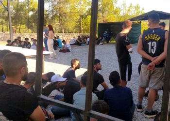 Suriye uyruklu 55 kaçak göçmen yakaladı