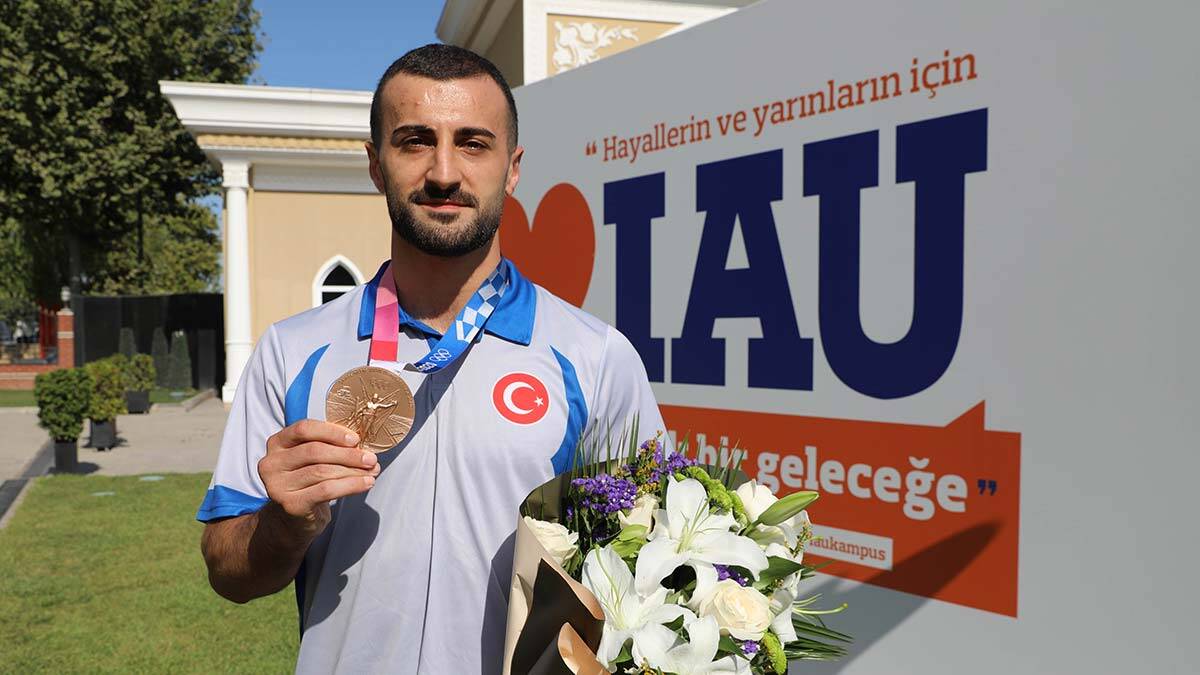 Kas yırtığına rağmen bronz madalya kazandım