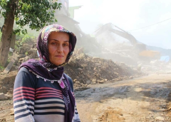 Rize'de riskli yapıların yıkımına başlandı