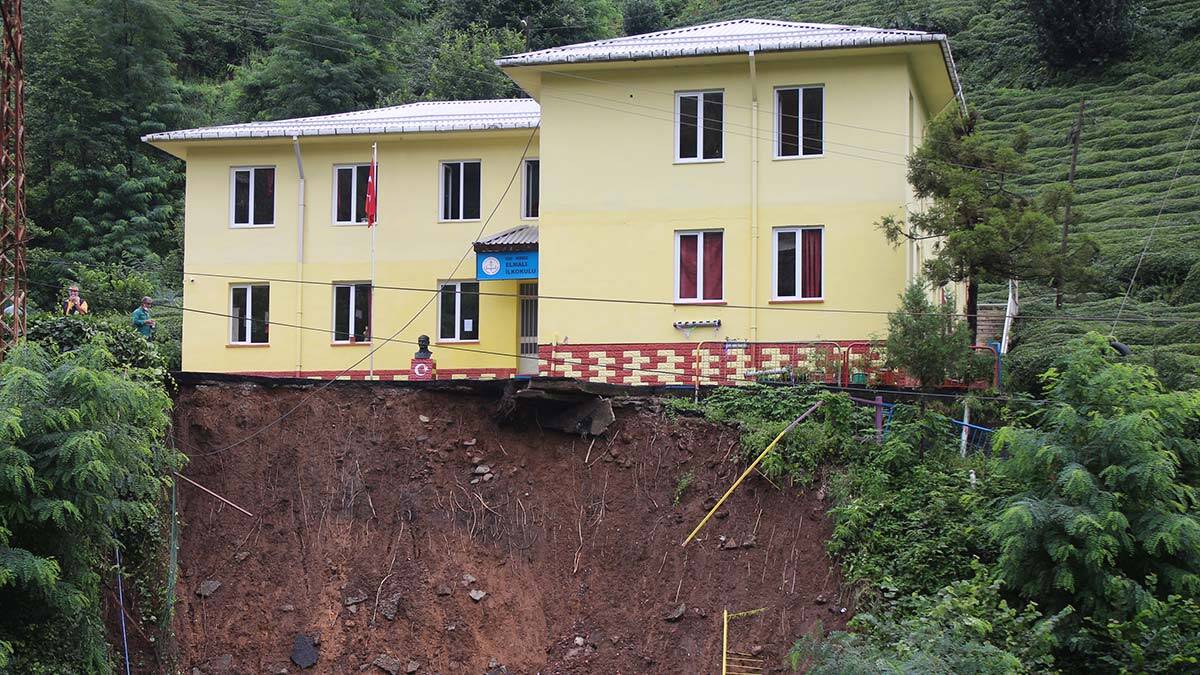 Heyelanda bahçesi hasar gören okul için rapor