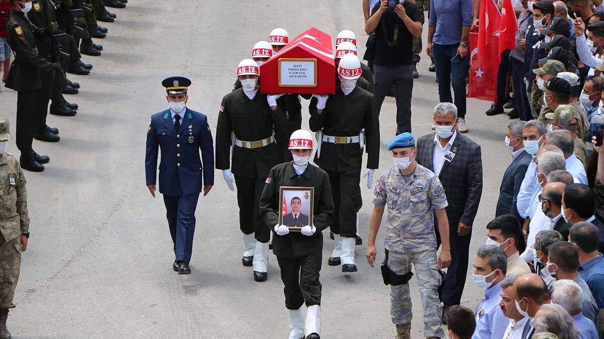 Şehit uzman çavuş Hakan Bali son yolculuğuna uğurladı
