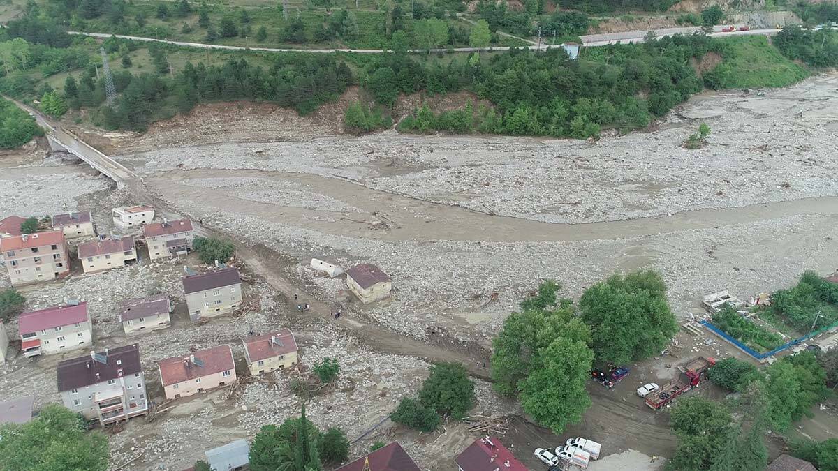 Yaşanan sel nedeniyle 59 kişi yaşamını yitirdi