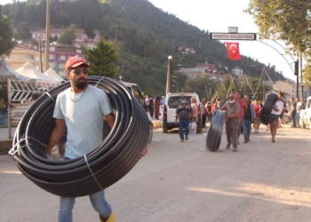 Selin vurduğu Ayancık'ta yol onarım çalışması