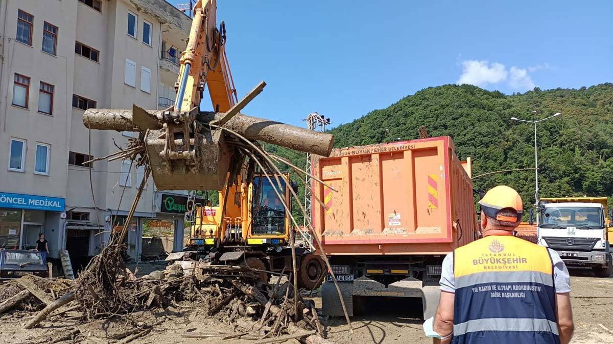 Sinop'ta selin izleri siliniyor