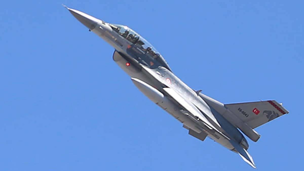 F-16 savaş uçağı prova uçuşu yaptı