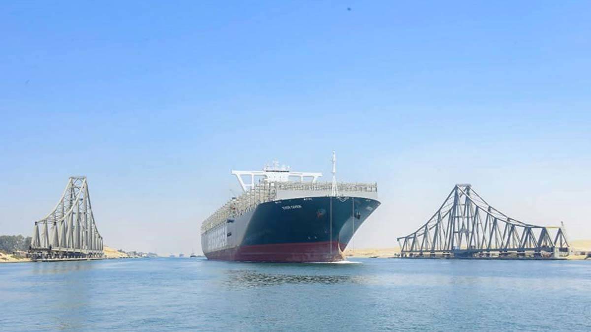 Süveyş Kanalı'nı tıkayan Ever Given kanaldan tekrar geçti