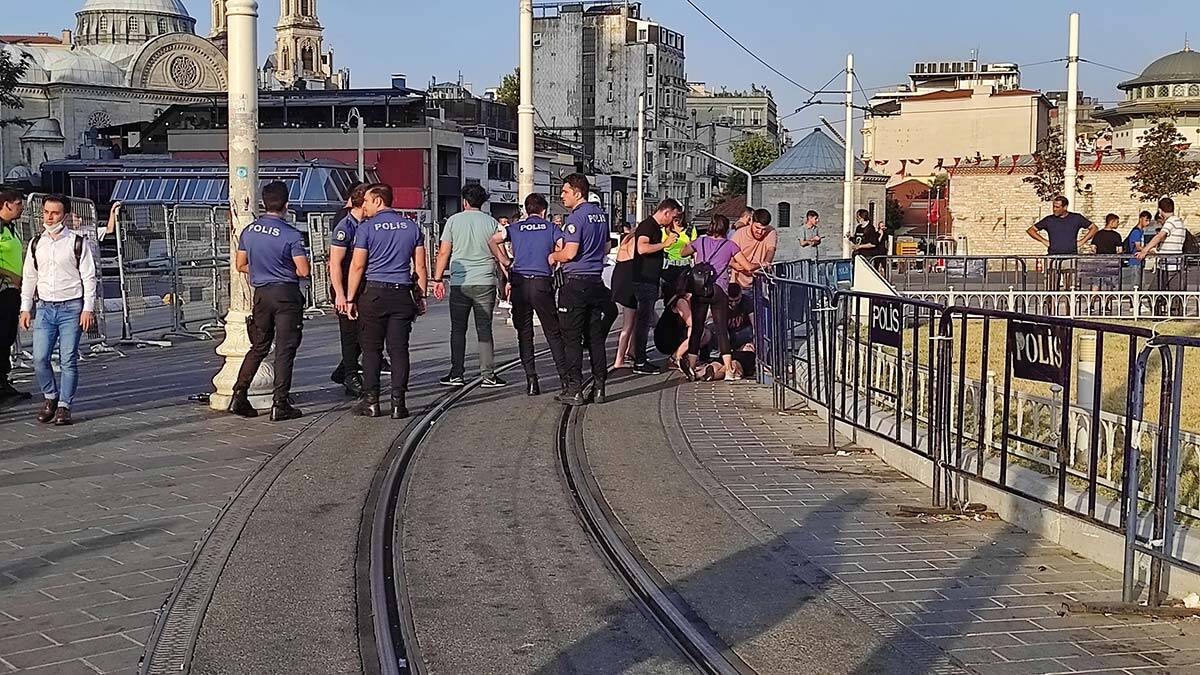 Laf atma tartışması saç saça baş başa kavgaya dönüştü