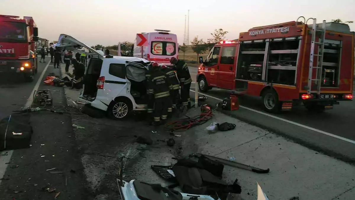 Konya'da tır ile kamyonet çarpıştı; 6 ölü, 2 yaralı