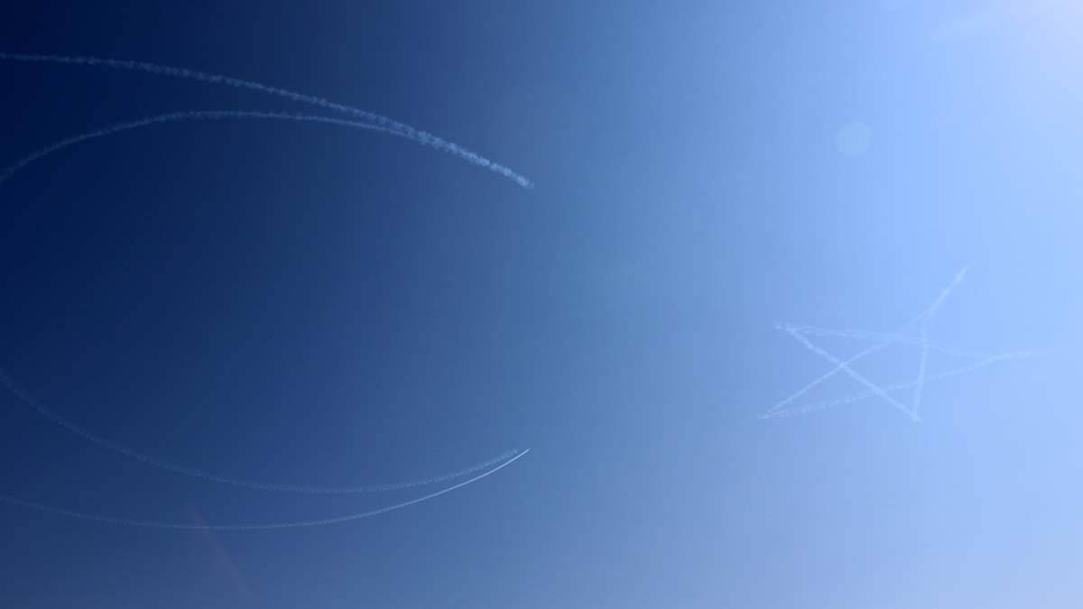 Türk Yıldızları zafer için gökyüzünde ay yıldız çizdi