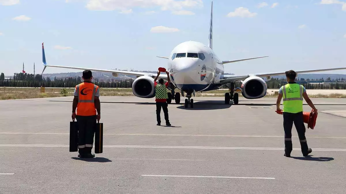 Hasan polatkan havalimanı 100 bin yolcu taşıyor