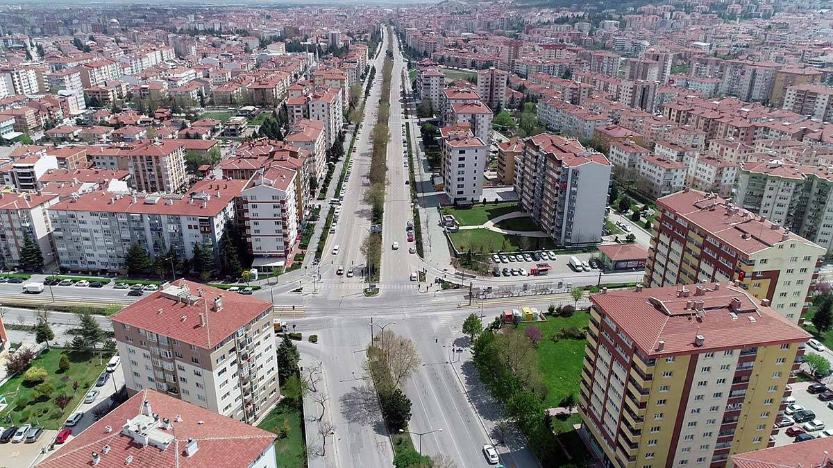Yüz yüze eğitim kararıyla birlikte 70 bin öğrencinin örgün eğitim gördüğü Eskişehir'de kiralık ev fiyatları yüzde 40 arttı.