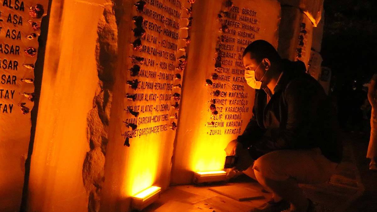 Depremin 22'nci yıldönümünde Yalova'da anma